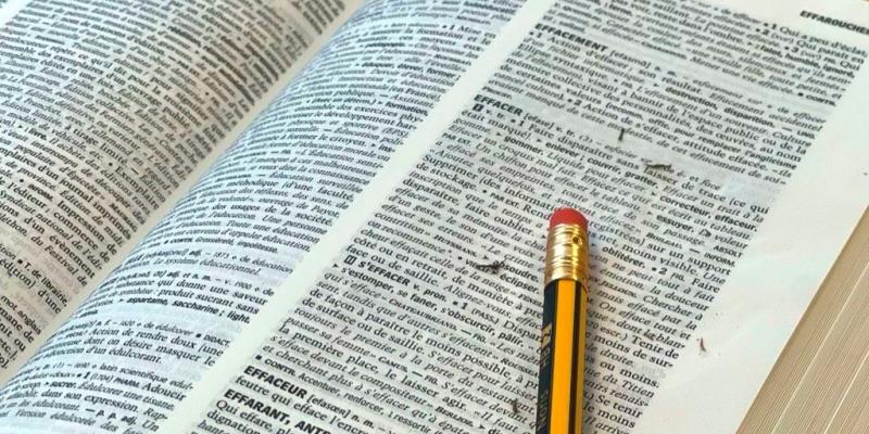 Des mots sont-ils vraiment supprimés du Petit Robert ?